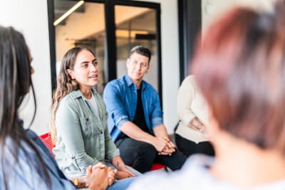 Gruppe von Teilnehmenden im Seminar