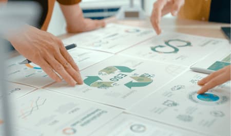 Team arbeitet an einem Nachhaltigkeitsbericht - so auch Betriebsräte