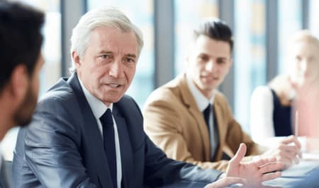 Verhandlung in einer Bebtriesratssitzung