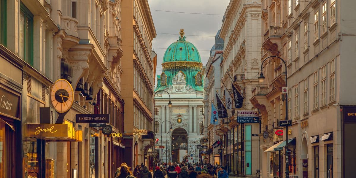 Blick auf den Kohlmarkt in Wien, wo sich der neue IFM-Standort für Seminare befindet